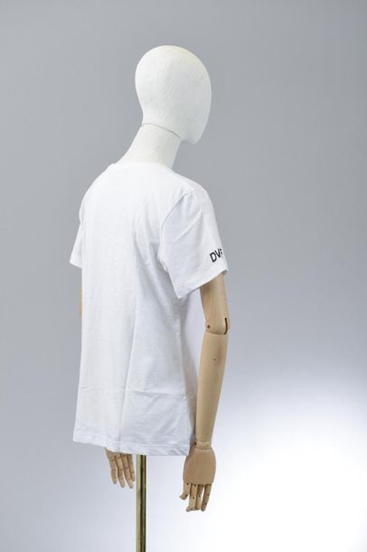 null *DVF – Diane Von Fürstenberg 

Ensemble de vêtements comprenant:

-Tee-shirt...