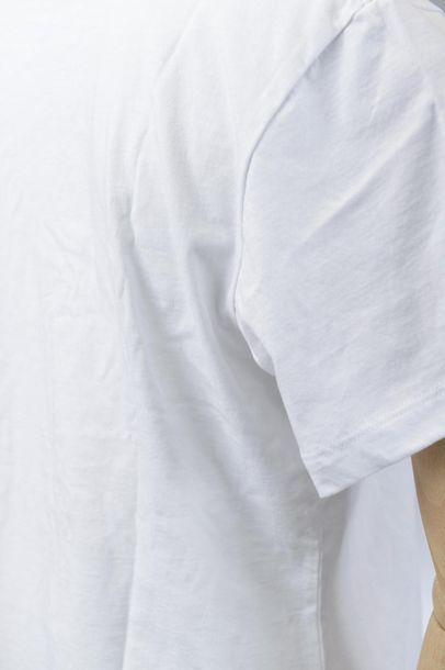 null *DVF – Diane Von Fürstenberg 

Ensemble de vêtements comprenant:

-Tee-shirt...