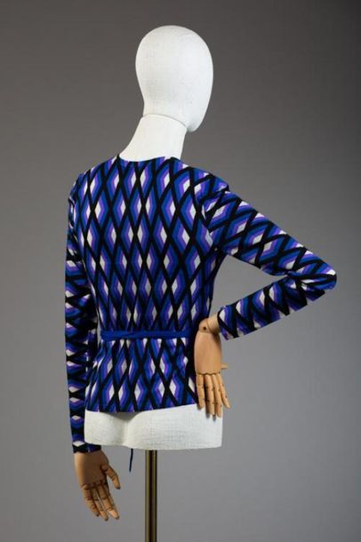 null *DVF – Diane Von Fürstenberg

Ensemble de vêtements taille S comprenant:

-Tee-shirt...