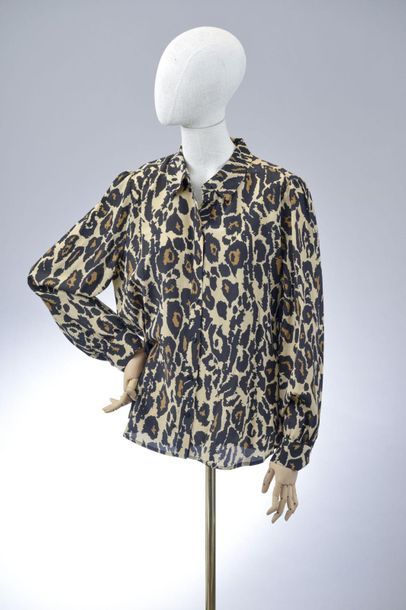 null *DVF – Diane Von Fürstenberg

Ensemble de vêtements taille S comprenant:

-Tee-shirt...