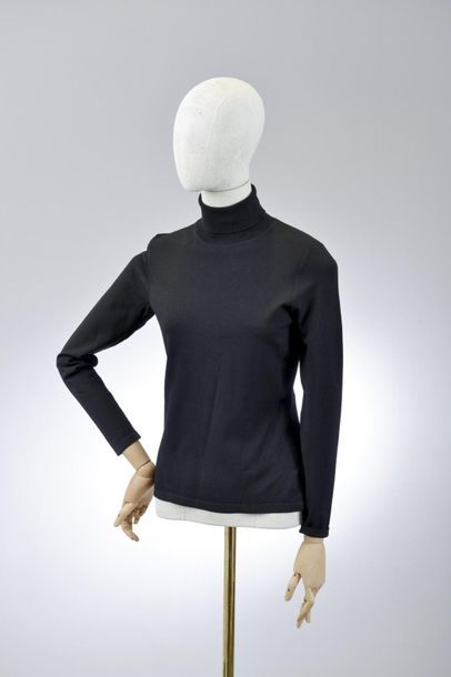 null *DVF – Diane Von Fürstenberg

Ensemble de vêtements taille S comprenant:

-Tee-shirt...