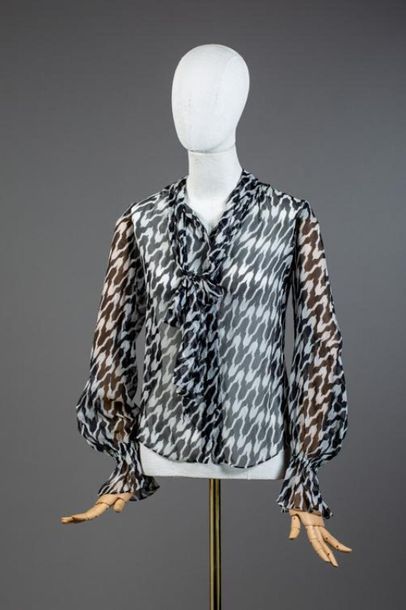 null *DVF – Diane Von Fürstenberg

Ensemble de vêtements taille S comprenant:

-Tee-shirt...