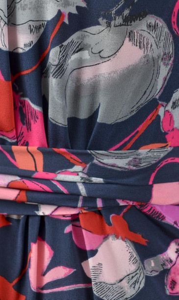 null *DVF - Diane Von Fürstenberg

Clothing set size 4 including:

-Silk wallet dress,...