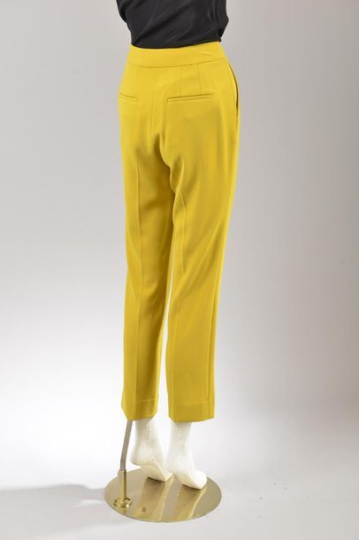null *DVF - Diane Von Fürstenberg

Set of clothes size 0 including:

-Silk trouser...
