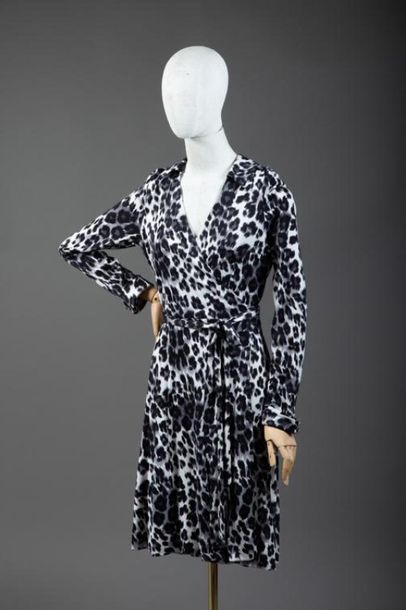 null *DVF – Diane Von Fürstenberg

Ensemble de vêtements taille M comprenant:

-Tee-shirt...