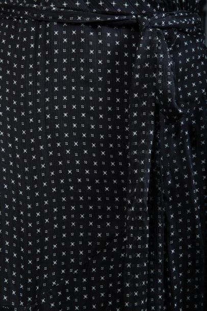 null *DVF – Diane Von Fürstenberg

Ensemble de vêtements taille M comprenant:

-Tee-shirt...