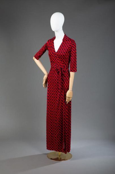 null *DVF - Diane Von Fürstenberg

Set of clothes size 0 including:

-Fitted dress...