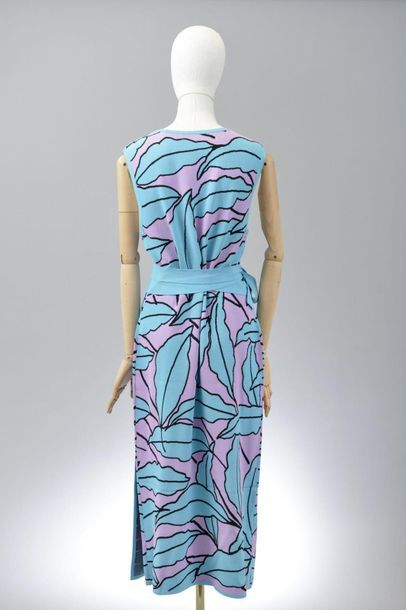 null *DVF - Diane Von Fürstenberg

Clothing set size M comprising:

-Cotton T-shirt,...