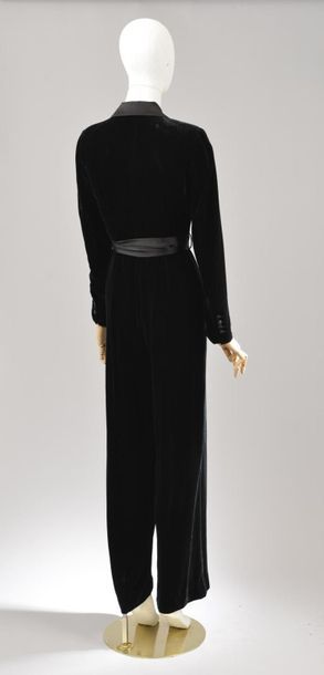 null *DVF - Diane Von Fürstenberg

Set of clothes size 0 including:

-Mid-length...