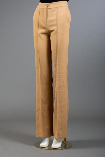 null *DVF - Diane Von Fürstenberg

Set of clothes size 0 including:

-Silk chiffon...