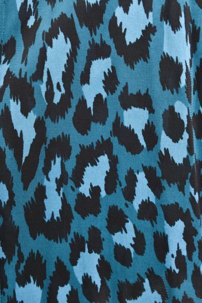 null *DVF – Diane Von Fürstenberg

Ensemble de vêtements taille M comprenant:

-Fond...