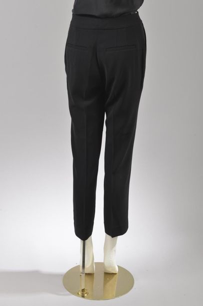 null *DVF – Diane Von Fürstenberg

Ensemble de vêtements taille 0 comprenant:

-Pantalon...