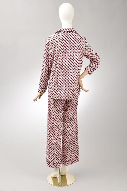 null *DVF – Diane Von Fürstenberg

Ensemble de vêtements taille M comprenant:

-Pyjama...