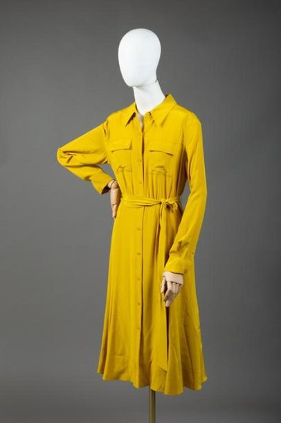 null *DVF – Diane Von Fürstenberg

Ensemble de vêtements taille M comprenant:

-Robe...