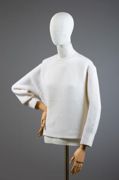 null *DVF – Diane Von Fürstenberg 

Ensemble de vêtements comprenant:

-Robe en laine,...