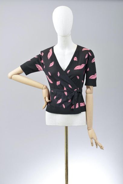 null *DVF – Diane Von Fürstenberg 

Ensemble de vêtements comprenant:

-Cache-cœur...