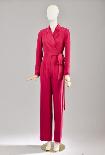 null *DVF – Diane Von Fürstenberg

Ensemble de vêtements taille 10 comprenant:

-Robe...