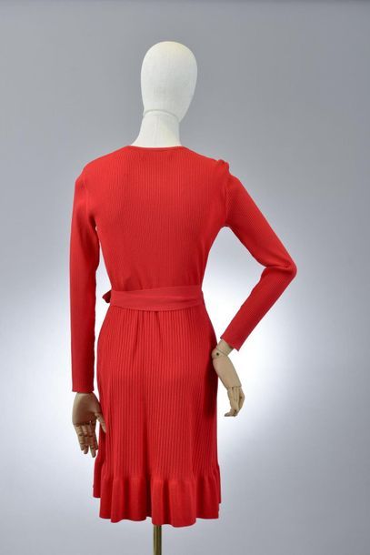 null *DVF – Diane Von Fürstenberg

Ensemble de vêtements taille XS comprenant:

-Robe-chemise...