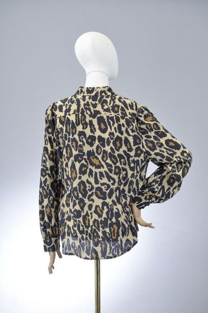 null *DVF - Diane Von Fürstenberg

Clothing set size L including:

-Cotton nightdress,...