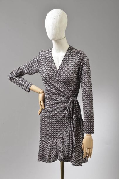 null *DVF - Diane Von Fürstenberg

Clothing set size XS comprising:

-Silk muslin...
