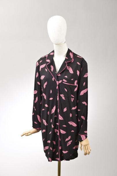 null *DVF – Diane Von Fürstenberg

Ensemble de vêtements taille XL comprenant:

-Chemise...