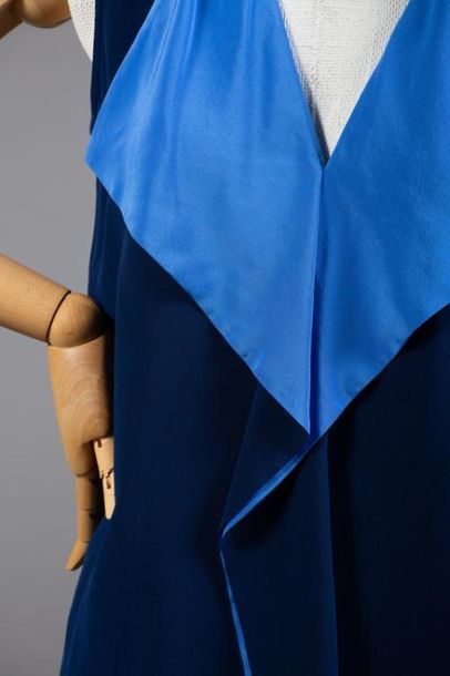 null *DVF - Diane Von Fürstenberg

Clothing set size XS comprising:

-Shirt dress...