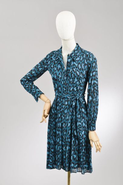 null *DVF – Diane Von Fürstenberg

Ensemble de vêtements taille XL comprenant:

-Robe...