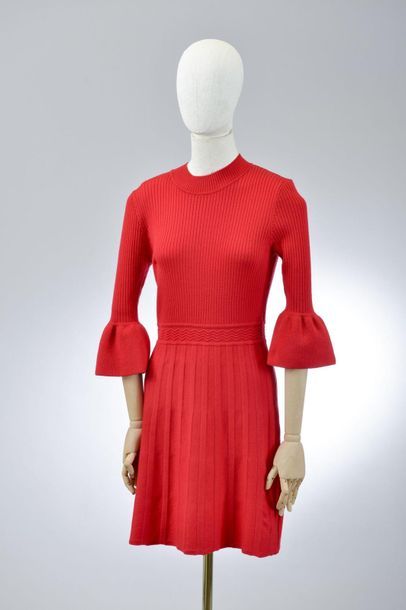 null *DVF - Diane Von Fürstenberg

Set of clothes size XL including:

-Mid-length...