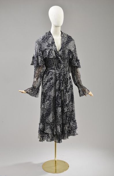 null *DVF - Diane Von Fürstenberg

Clothing set size XS comprising:

-Dress in polyester...