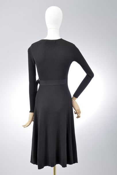null *DVF - Diane Von Fürstenberg

Clothing set size XS comprising:

-Viscose turtleneck...