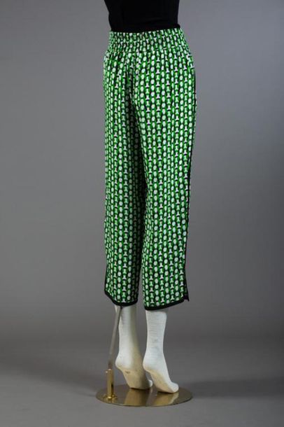 null *DVF – Diane Von Fürstenberg

Ensemble de vêtements taille XS comprenant:

-Pantalon...
