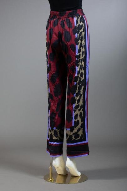 null *DVF – Diane Von Fürstenberg

Ensemble de vêtements taille XS comprenant:

-Pantalon...