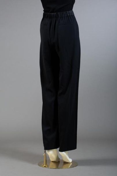 null *DVF – Diane Von Fürstenberg

Ensemble de vêtements taille XS comprenant:

-Pantalon...