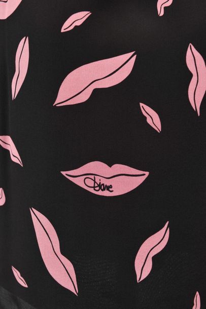 null *DVF – Diane Von Fürstenberg

Ensemble de vêtements taille XS comprenant:

-Chemisier...