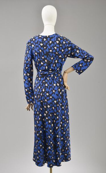 null *DVF – Diane Von Fürstenberg

Ensemble de vêtements taille XS comprenant:

-Robe...