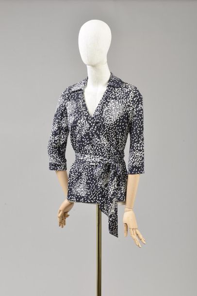 null *DVF – Diane Von Fürstenberg

Ensemble de vêtements taille XS comprenant:

-Chemisier...