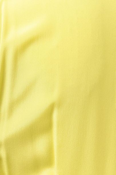 null *DVF – Diane Von Fürstenberg

Ensemble de vêtements taille 2 comprenant:

-Robe-chemise...