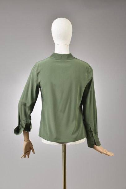 null *DVF – Diane Von Fürstenberg

Ensemble de vêtements taille 2 comprenant:

-Robe-chemise...