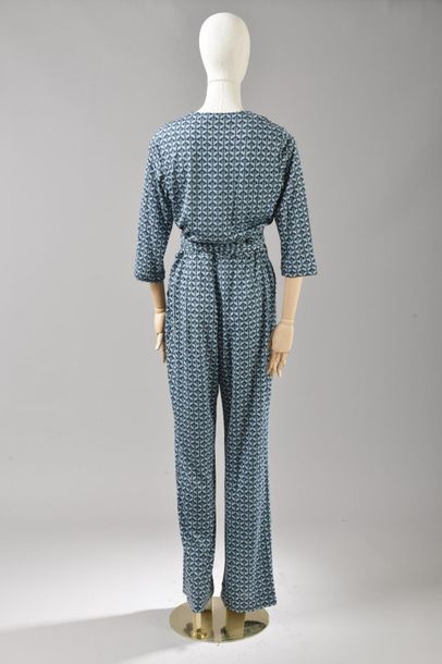 null *DVF - Diane Von Fürstenberg

Set of clothes size 2 including:

-Long jumpsuit...