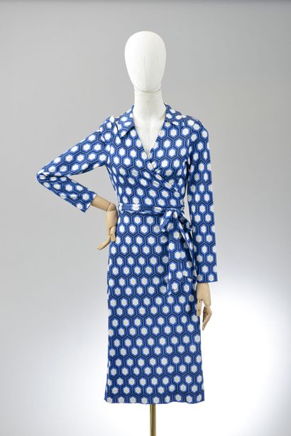 null * Diane Von Fürstenberg - DVF / Taille XXS

Ensemble comprenant:

-Robe en crêpe...