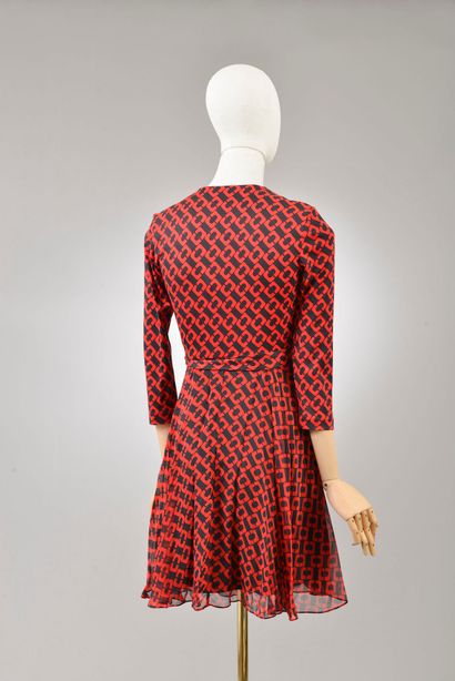 null 
* Diane Von Fürstenberg - DVF / Taille 16




Ensemble comprenant:




-Robe...