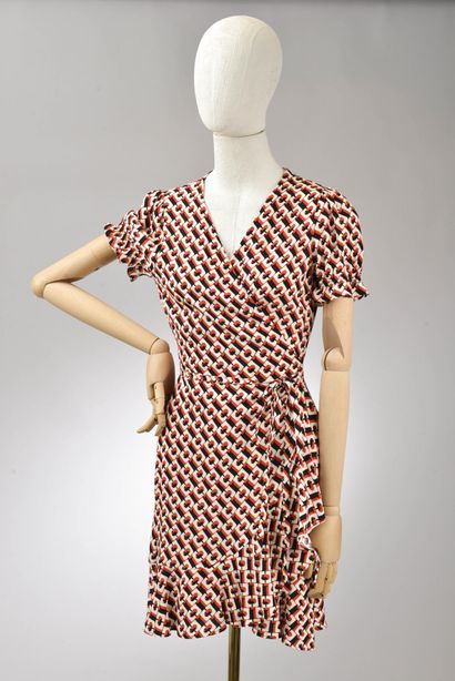 null * Diane Von Fürstenberg - DVF / Taille L

Ensemble comprenant:

-Robe mi-longue...