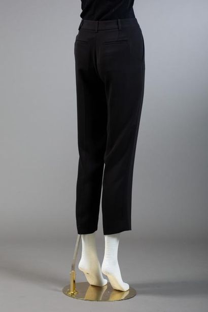 null Size 0, Set includes:

Pants in triacetate crepe, Model "DVF Tami", plain black...