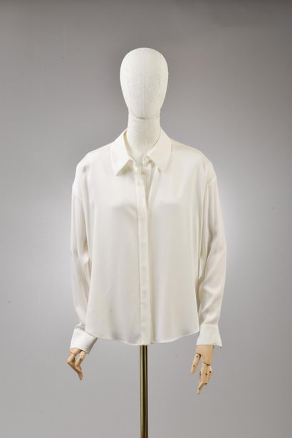 null Size 0, Set includes:

Satin silk blouse, Model "DVF Leanna", plain ivory color....