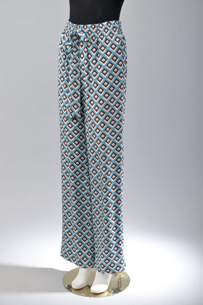 null Size XXS, Set includes:

Silk trousers, Model "DVF Denise", with printed decoration...