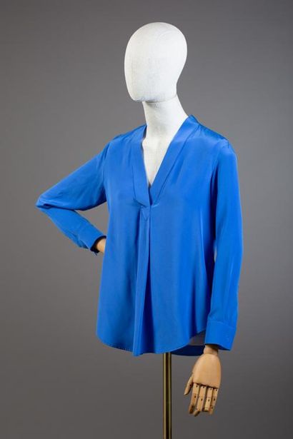 null Size XXS, Set includes:

Silk blouse, Model "DVF Sanorah", azure blue color...