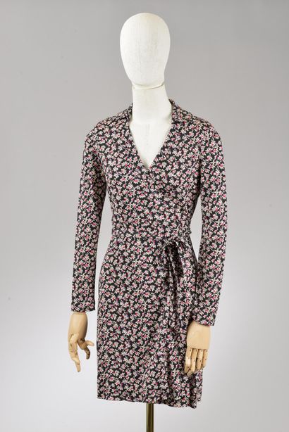 null Size 0, Set includes:

Stretch silk wrap dress, Model "DVF Jeannie", with printed...