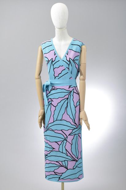 null Size XXS, Set includes:

Wrap dress in silk said crepe de Chine, Model "DVF...