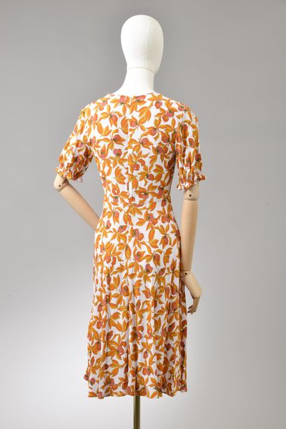 null Size 0, Set includes:

Viscose crepe dress, Model "DVF Idris", with printed...