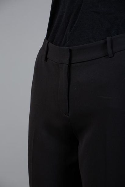 null Size 0, Set includes:

Pants in triacetate crepe, Model "DVF Tami", plain black...